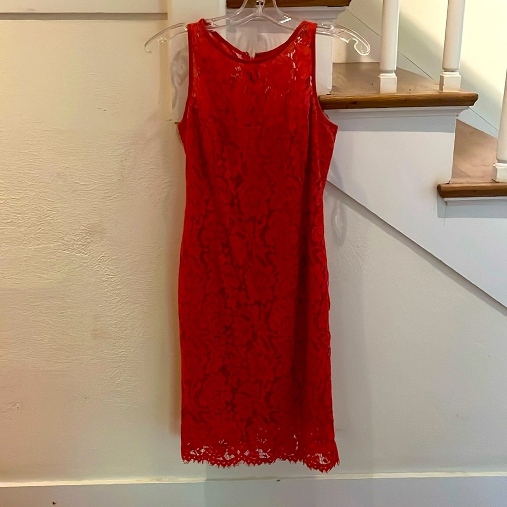 Lovely lace dress, size 00, from White House/Black Market, fully lined